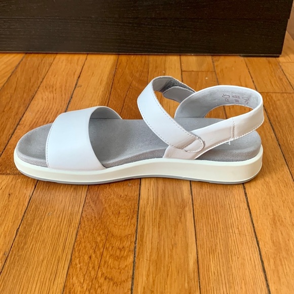 Like-New Hotter Play White Leather Women’s Sandals - Size 10 - Picture 3 of 7